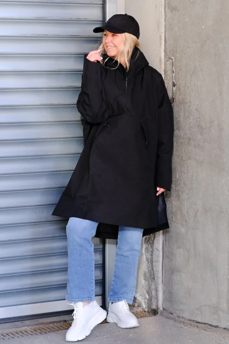 Aalesund Poncho Black