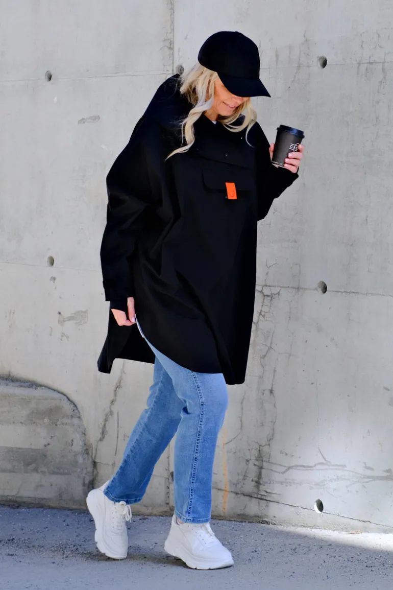Bergen Poncho Black