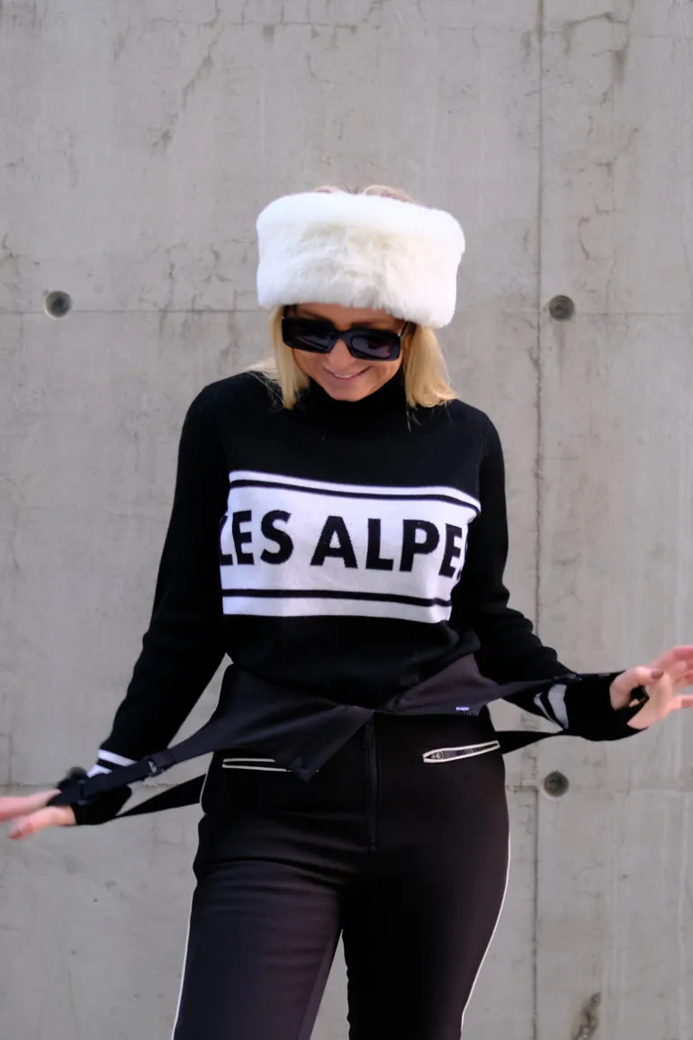 Les Alpes Knitted Sweater Black