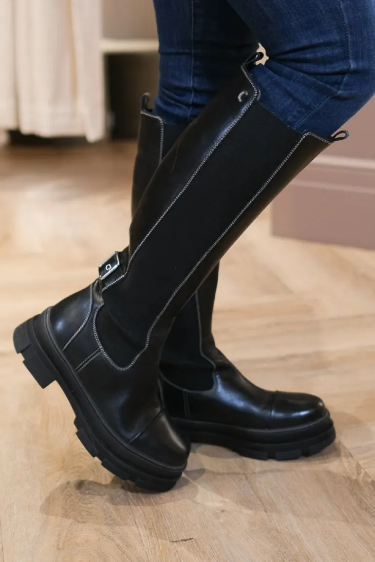 The Follow Boot Black
